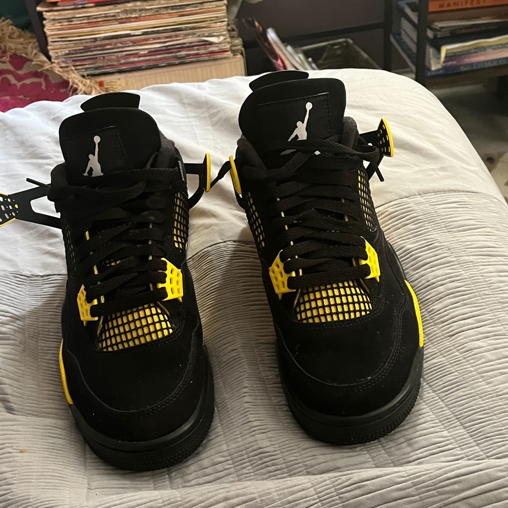 Jordan 4 Retro Thunder Black/ Tour Yellow